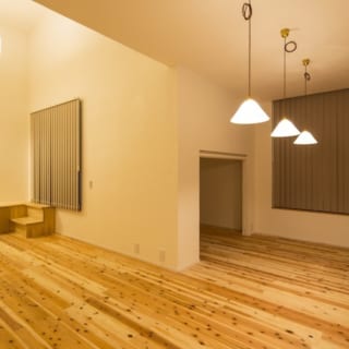 もし、誰の目を気にする事無くテラスやバルコニーでくつろぐことができたら。
それはとても気持ちの良い体験に違いありません。
