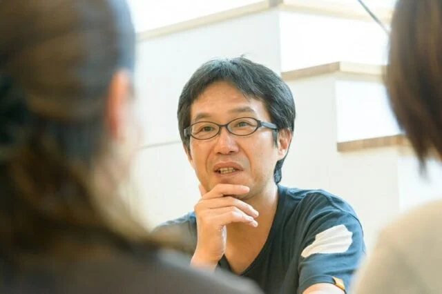 お施主様と談笑する角倉さん