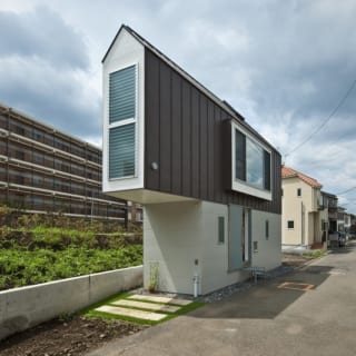 三角形敷地での狭小住宅