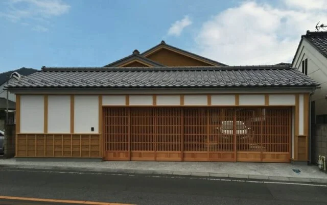 景観保護と個人の思い。工事段取りと深い観察で結びつけた和の家