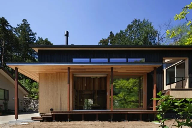 土間やテラス、自然と徹底調和。客も長居する居心地作りに納得!