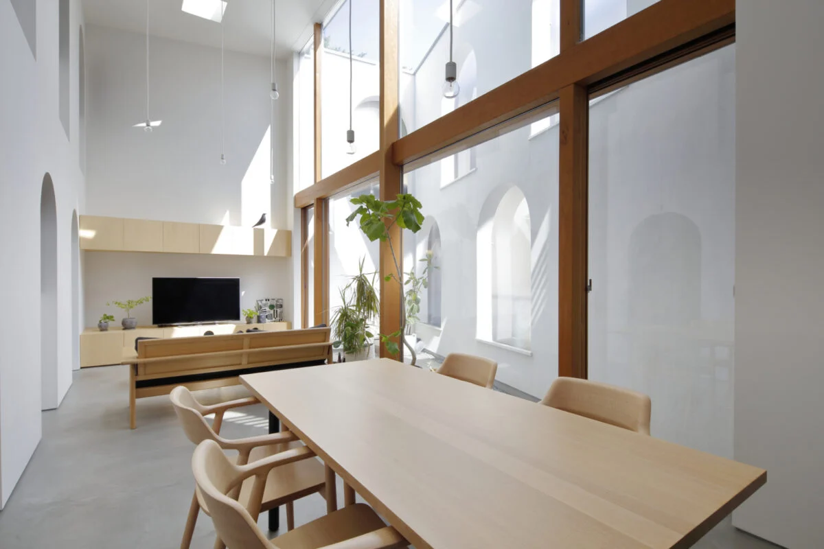 方形よさらば 新たな住宅のあり方を示した平行四辺形とアーチの家