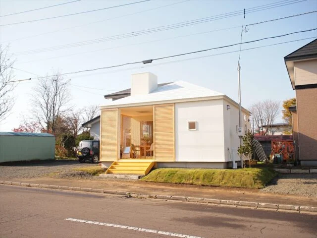 小さな白いカフェ