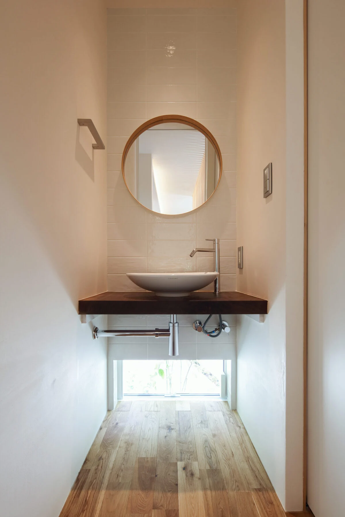 1階トイレ前の手洗い。トイレ＆手洗いは2階にもある