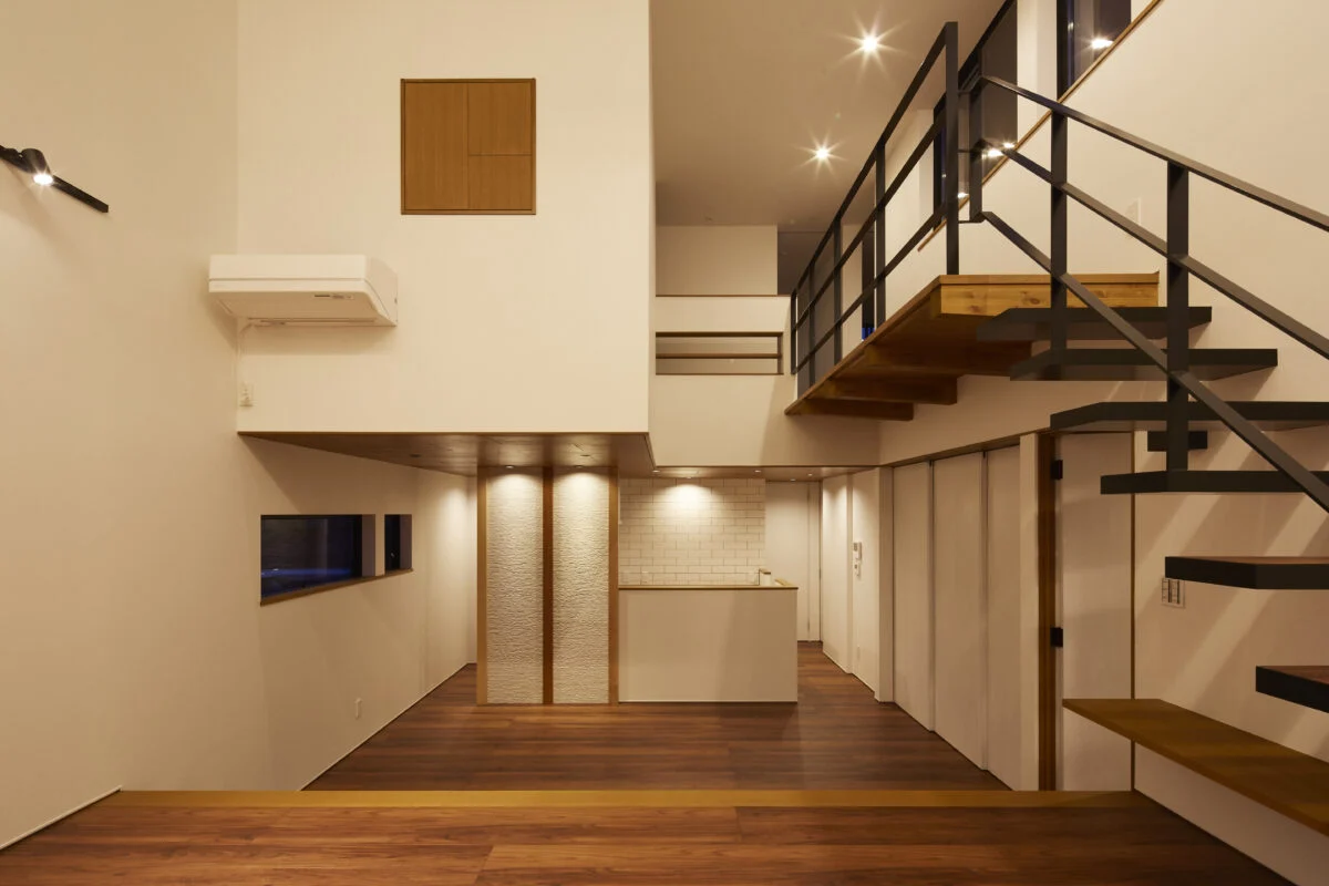 吹抜け空間に部屋が浮く？ 家族がつながる、無柱の開放的なLDK