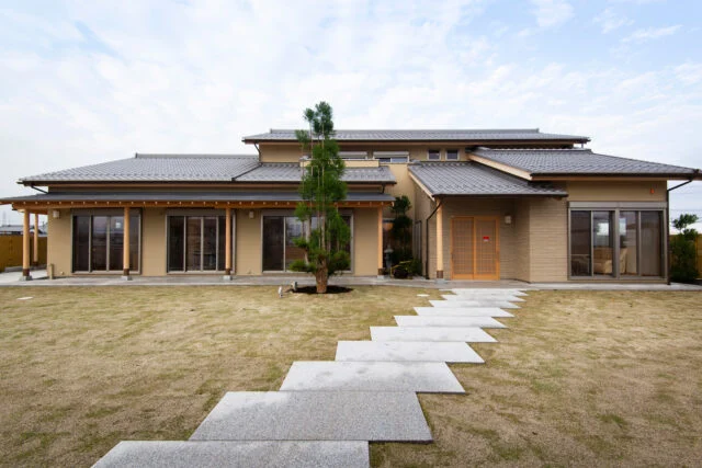 2人だけの日常も大人数が集まるひとときも 夫婦の願いを叶えた数寄屋造りの邸宅
