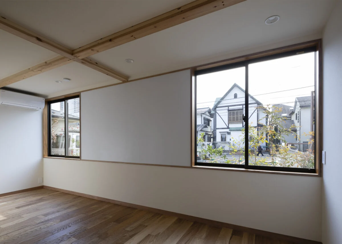 南に面した子供部屋。将来に備え予め２分割できる設計となっている。