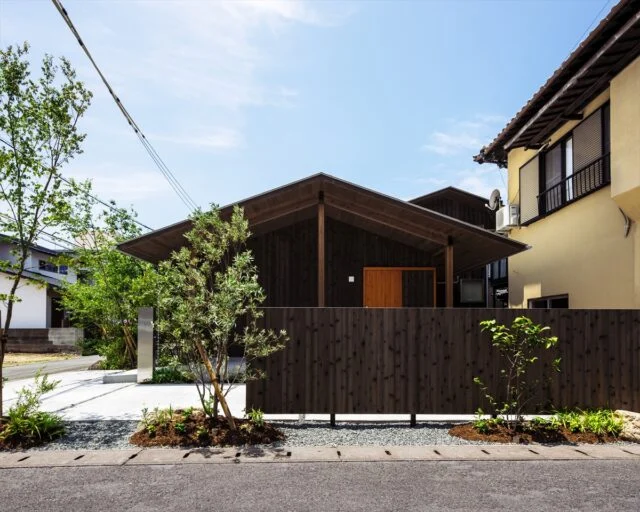 小さくてもとびきり豊かな住み心地。 家族をしなやかに受け入れる、年齢不詳の家