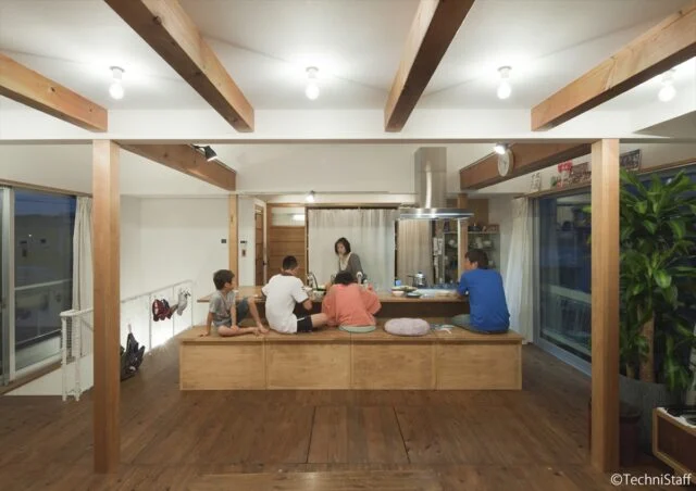 house mnk –家族が集まる大きなキッチン–