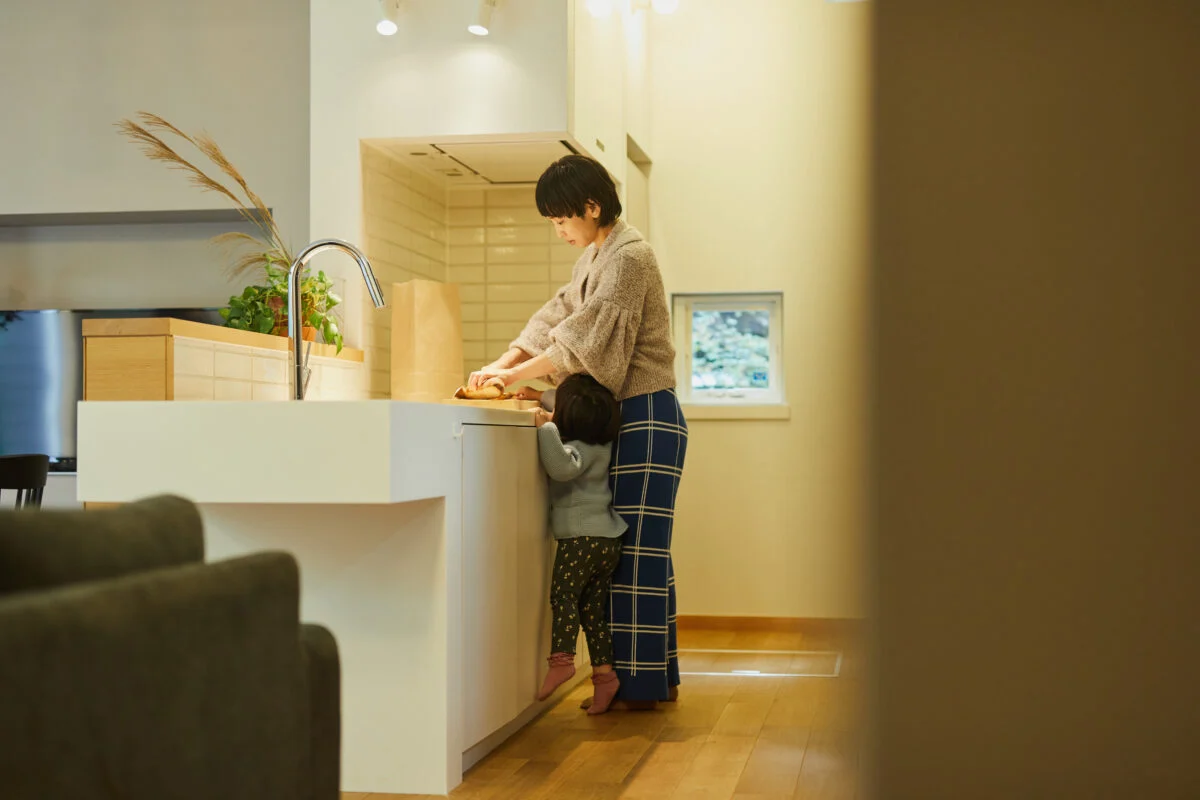 オープンなキッチンで、料理をしながら会話に参加したり、景色を愉しむことができる

