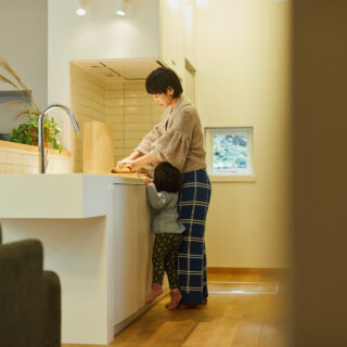 オープンなキッチンで、料理をしながら会話に参加したり、景色を愉しむことができる
