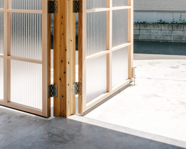 建具のストッパーには、フランス落としを取り入れた。「カチャンという音も含めて、アナログな感じがHさまのライフスタイルに合うと思いました」と中野さん