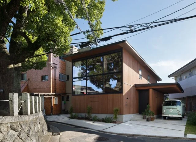 HOUSE W