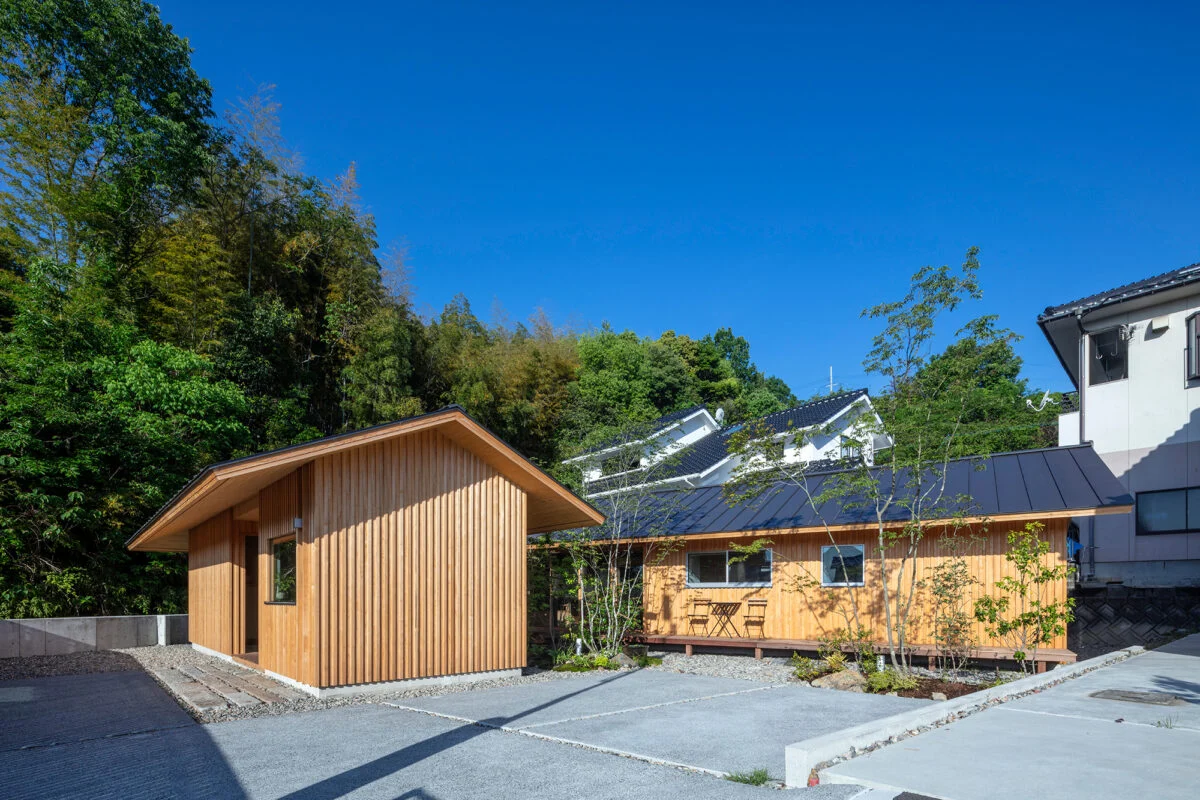 土地の弱点を建築の力で魅力に変えた 家族一緒も１人も快適ないくつもの居場所