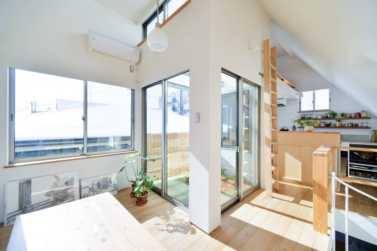 わずか建坪9坪の狭小住宅とは思えない 光と風、そして広さを感じられる住まい