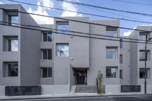 土間付き空間で周辺物件と差別化 収益×住み心地を両立させた洗練の集合住宅