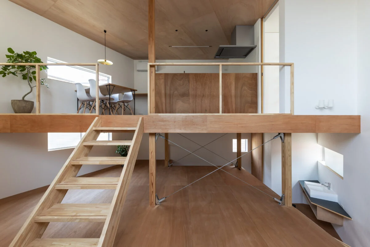 19坪の変形敷地を「螺旋状のスキップフロア」で解いた 2階建て30坪を実現した建築家の知恵と工夫