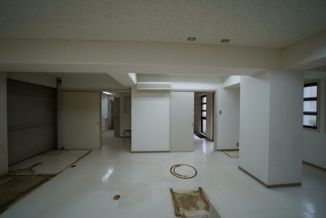当時は柱や壁でいくつもの部屋に分かれていた。
