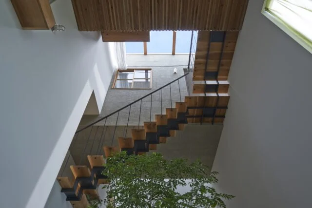 緑地公園をイメージした「半屋外空間」 3層スキップフロア＋屋上テラスのある家