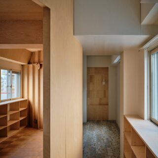 写真奥は奥さまの個室。正円の壁の外側の両端は広さがあり、個室として十分に機能する